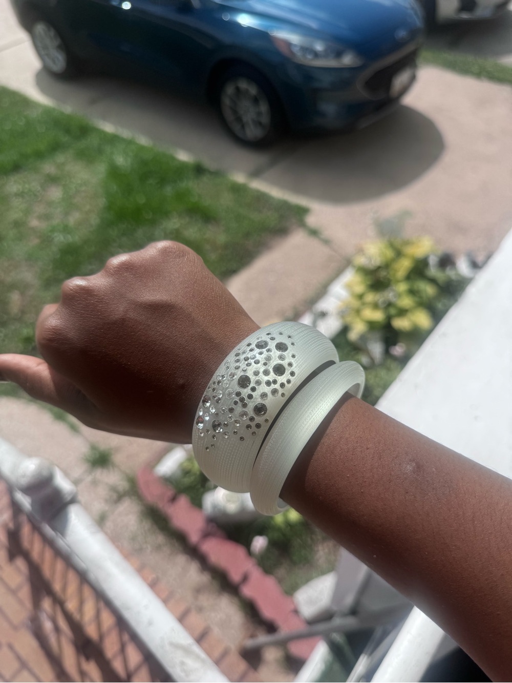 Elegant White Crystal-Embellished Bangle Bracelet - Picture 3 of 5